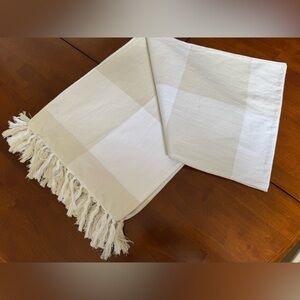 NWOT Cream and White Checkered Throw Tablecloth, 58”x75”🦋